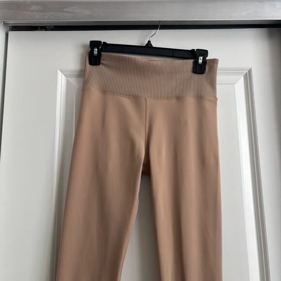 Vuori Women’s Ribbed Studio Legging Tan Sz M Athletic Yoga - Picture 11 of 11